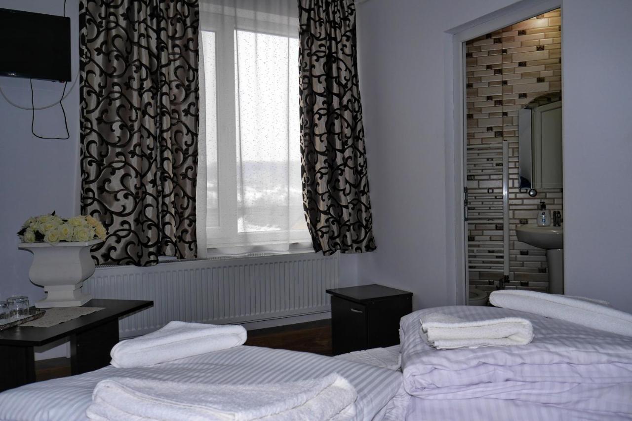 Hotel Floare De Colt Berbesti Exterior foto
