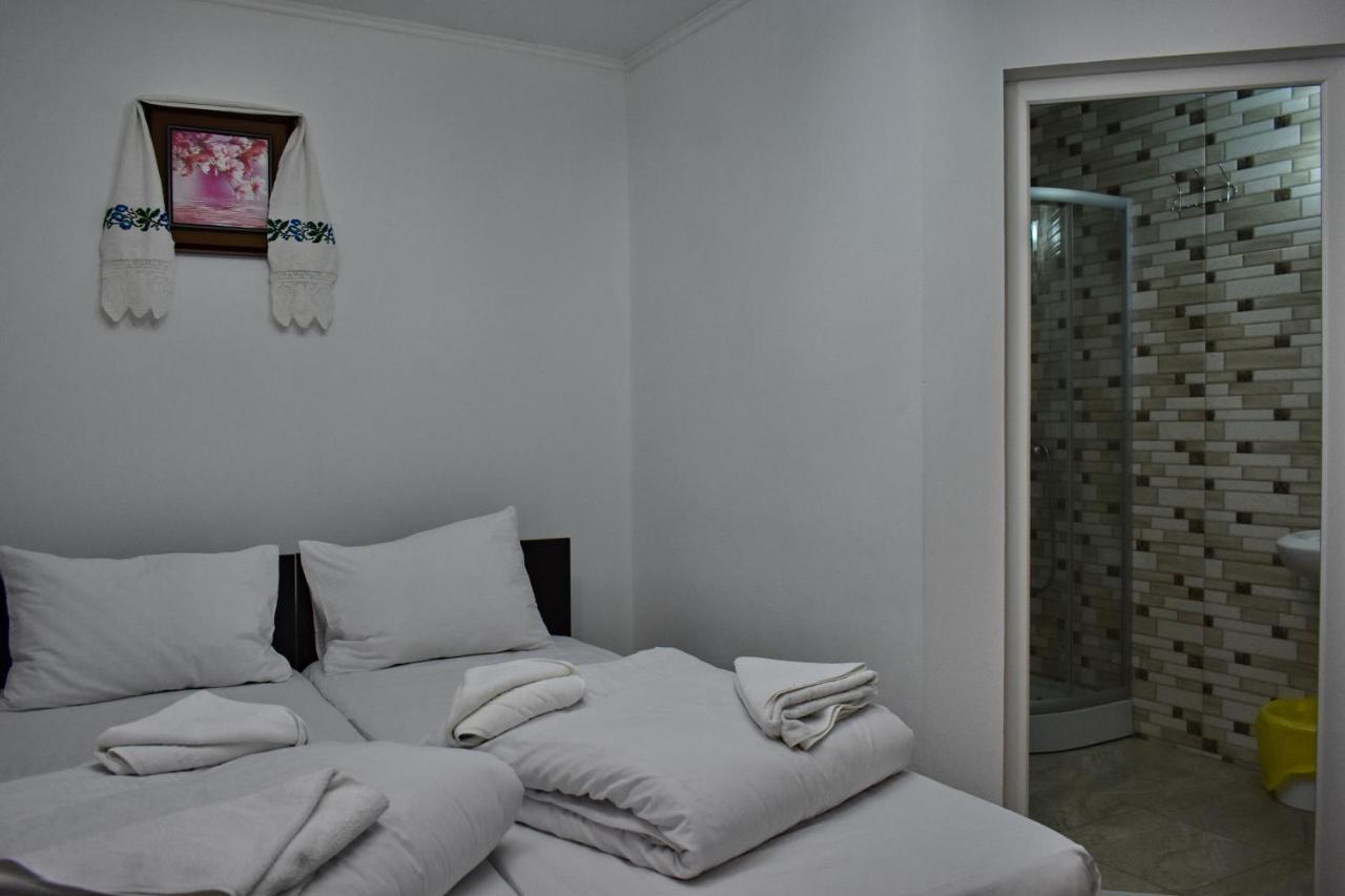 Hotel Floare De Colt Berbesti Exterior foto